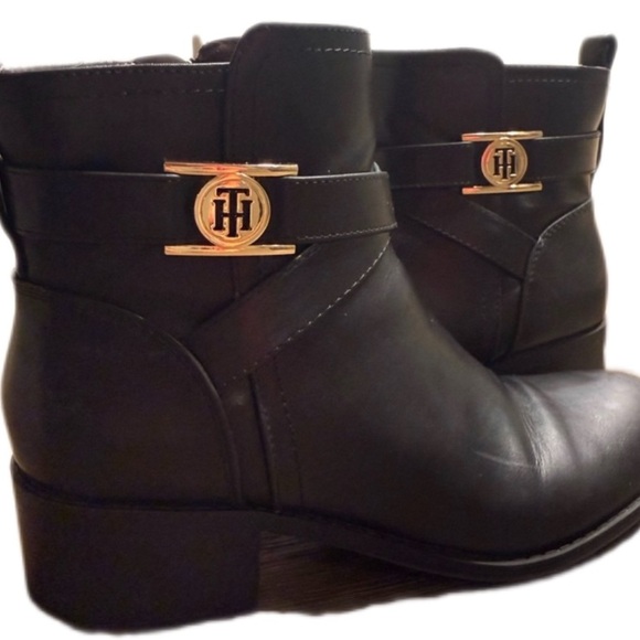 Tommy Hilfiger Black Ankle Boots – Leather Booties with Gold TH Logo - Picture 4 of 4